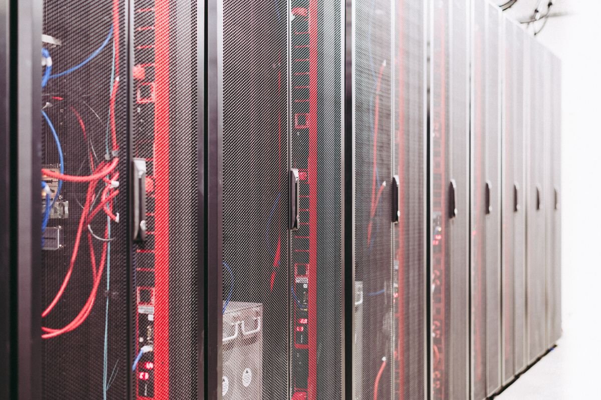 Rows of servers in a data centre aisle